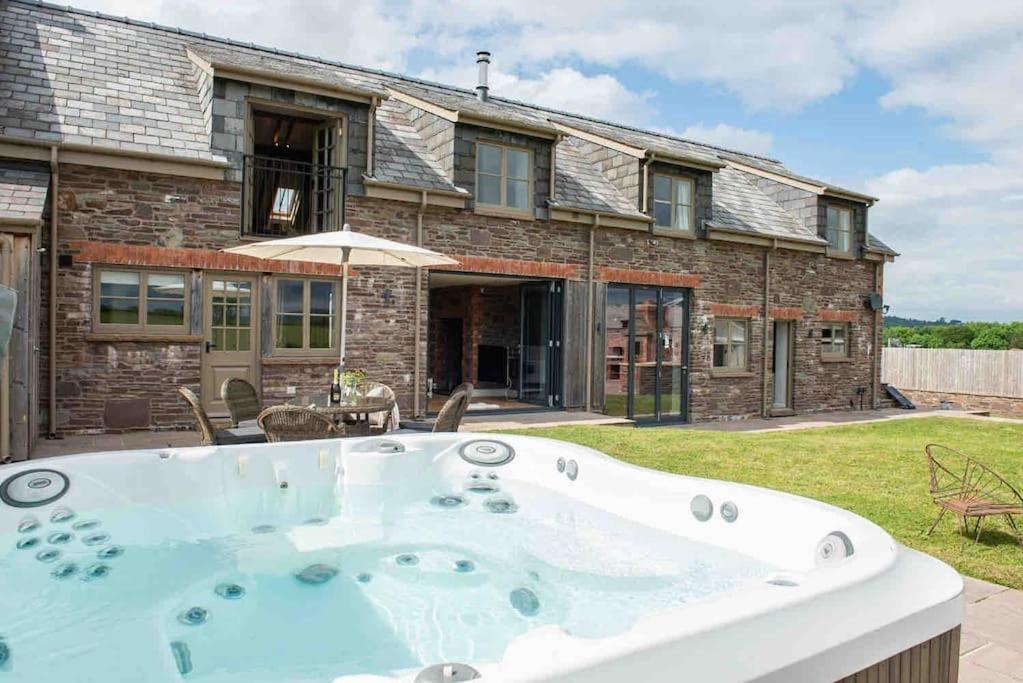 Coed Farm-Hot Tub-Sleeps 12-Near Brecon Exterior foto