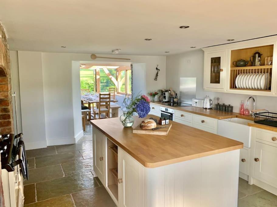 Coed Farm-Hot Tub-Sleeps 12-Near Brecon Exterior foto