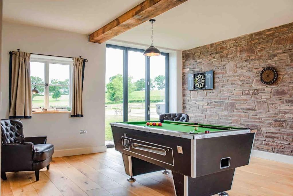 Coed Farm-Hot Tub-Sleeps 12-Near Brecon Exterior foto
